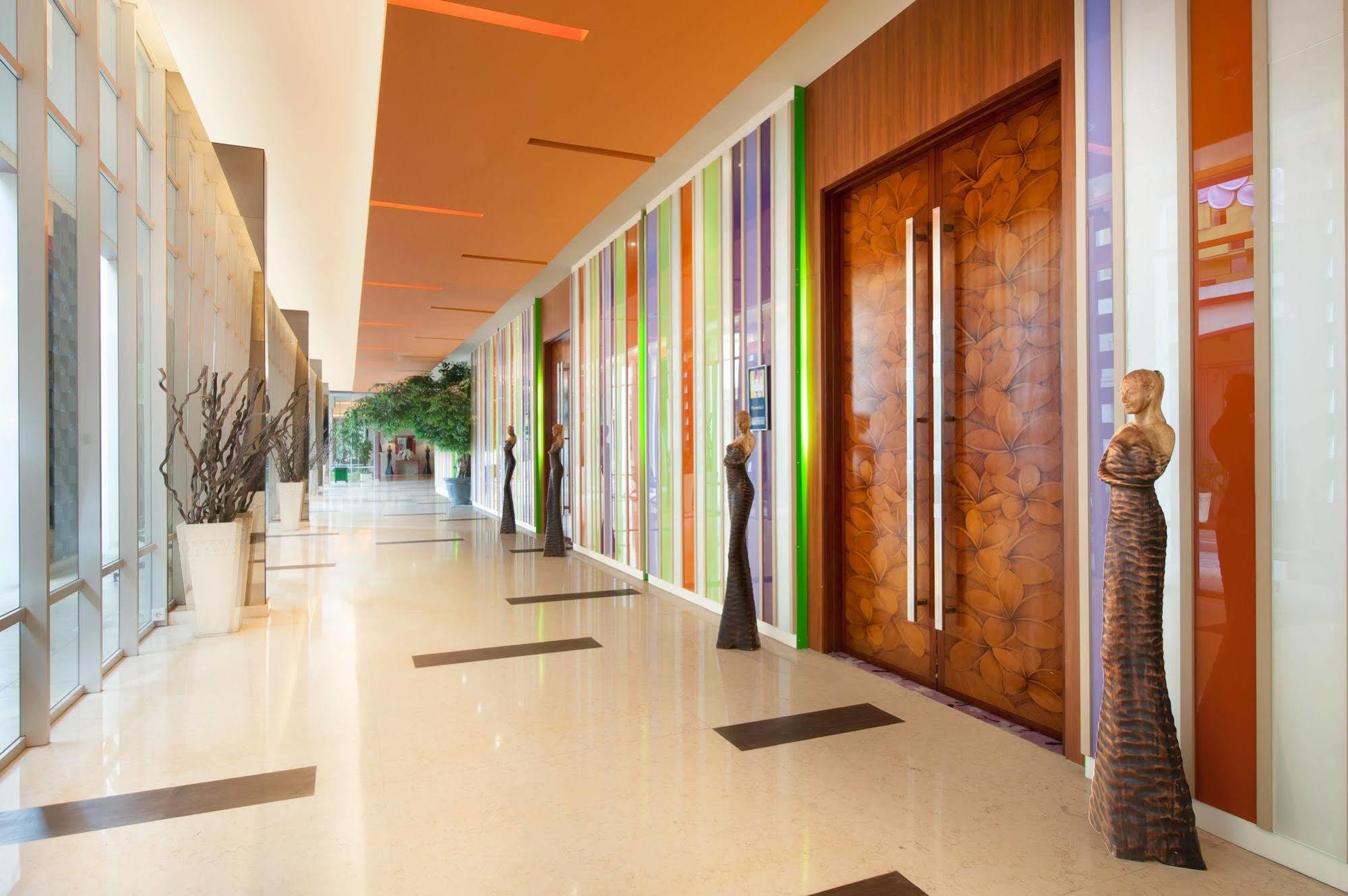 Hotel Ibis Styles Bali Denpasar Exterior foto